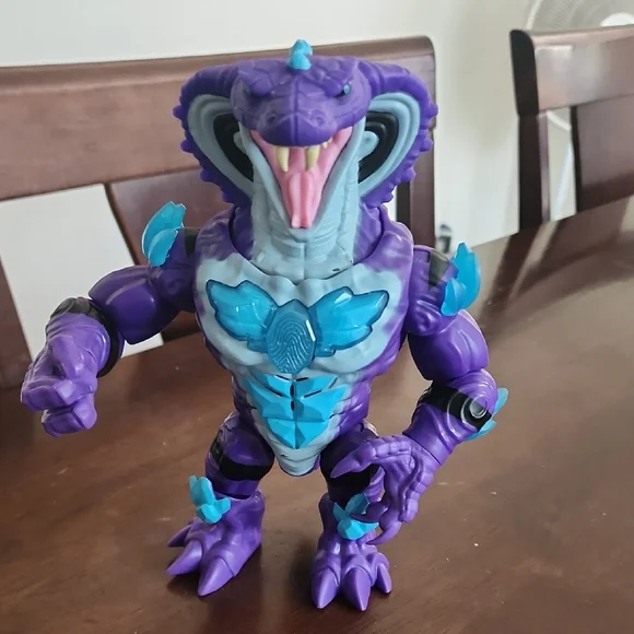 Bionic Lab Stealth Reptile Cobra Action Figure | Purple Blue Rare Toy - Picture 5 of 13